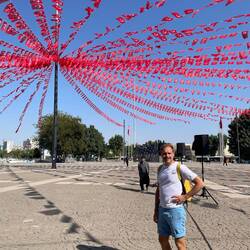 Am zentralen Platz werden die Flaggen gehisst für das 100-jährige bestehen der Türkei