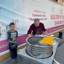 Guckt den Kleinen auf sein T-Shirt