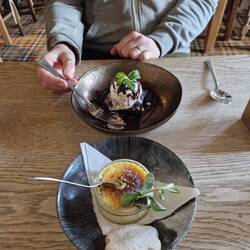 Yummy chocolate brownie and creme brulée 😋