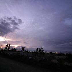 Raffinerie auf der anderen Flussseite