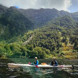 Kongeniales Duo: Daniel fährt genial Kajak, ich sehe genial aus ;)