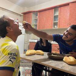 Gastfreundschaft heißt auch gefüttert zu werden