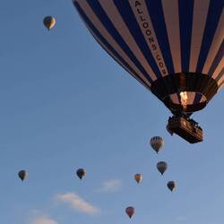 Les ballons nous frôlent quasiment