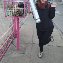 Ein Traum in Pink! Aber warum sind die "Mülltonnen" der Haushalte hier im Süden so konzipiert?