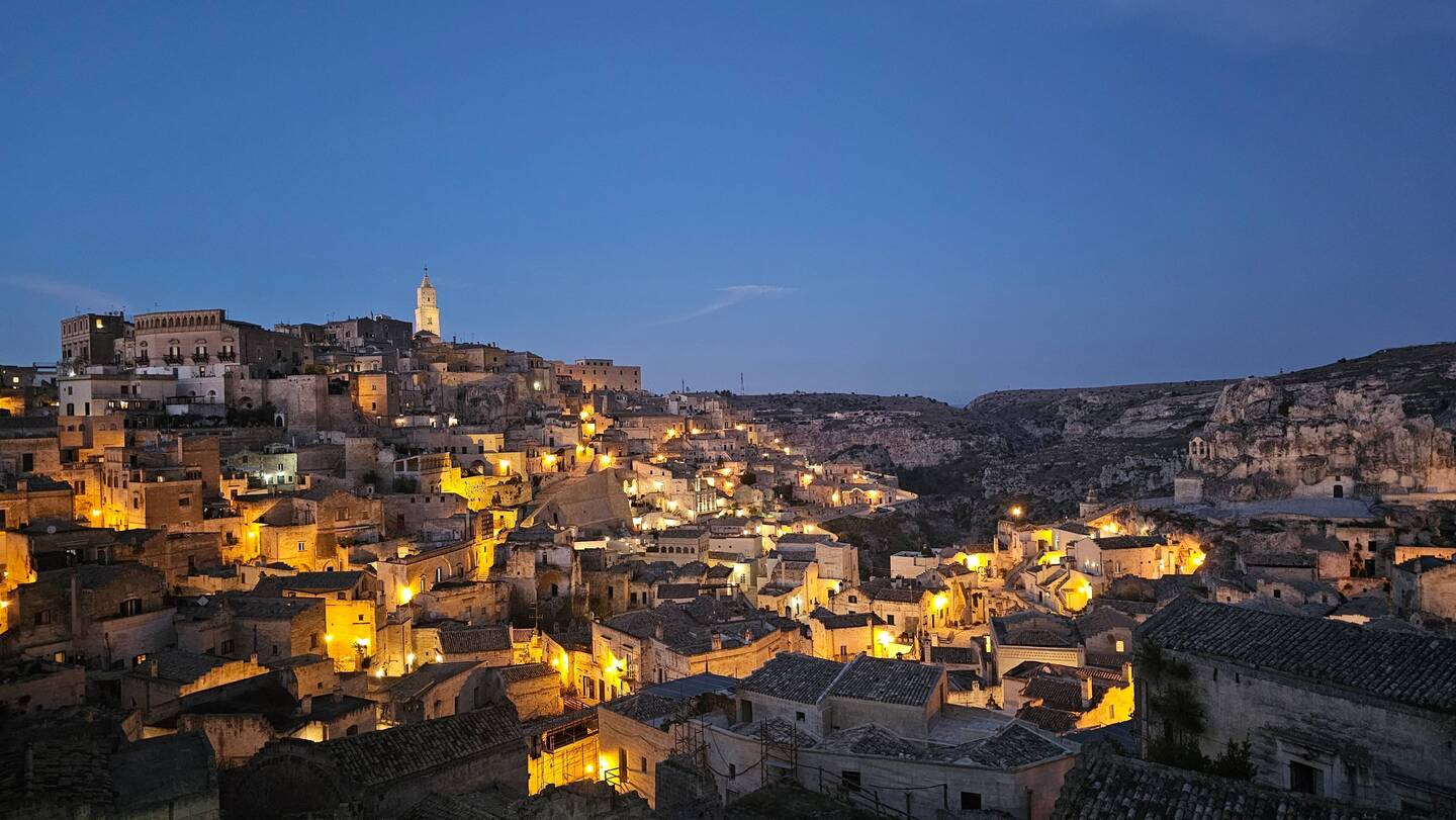 Magnifique lumière la nuit tombée
