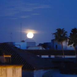 Moonset over Jerez
