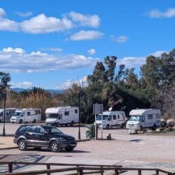 Am nächsten Strand stehen auch WoMos