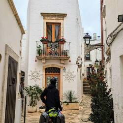 Ooooh mais qu'est ce qu'il y a dans cette ruelle?