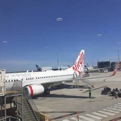 Heute geht jeweils zur vollen Stunde ein Flugzeug Richtung Sydney...