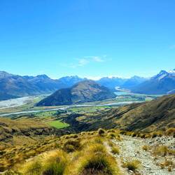 Mount Alfred, umgeben von riesiger Schwemmebene