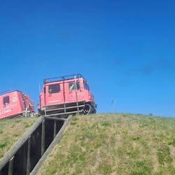 Bei der Fahrt im Hägglund, einem All-Terrain-Vehicle, das in der Antarktis eingesetzt wird.