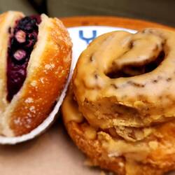 Healthy breakfast choices 🍇