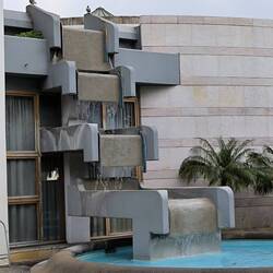 Brunnen am Regierungsgebäude