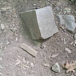 Quadratisch, praktisch, stein.