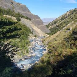 Dann geht's zurück. Sind die Berge hier steiniger? Wir sind unter 1000m Höhe.