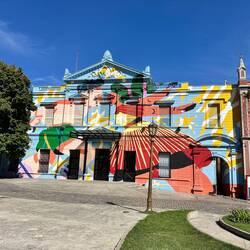 Kultur-/Gemeinschaftsgebäude neben der Kirche