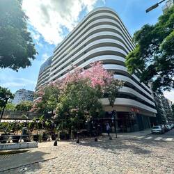 Architektur am Platz zum Friedhof