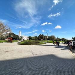 Park mit Kirche beim Friedhof Recoleta