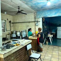 Gemeinschaftsküche, rechts ist dann dr Essaal