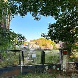 Geländebrache mitten in der Stadt