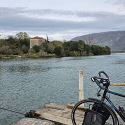 La barge pour Butrint