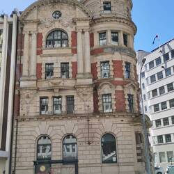 Es gibt nicht so viele ältere Gebäude, aber einige sind doch ganz hübsch