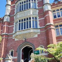 Wie u.a. die Universität