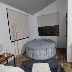 Jacuzzi im Zimmer...skurril oder fancy?