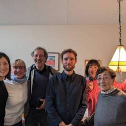 Rechts im Bild die Mutter und daneben die 92jährige Oma von Maya