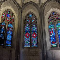 Aber wunderschöne Glasfenster