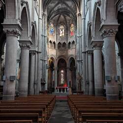 Im Inneren sehr gotisch düster