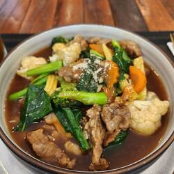 Thick noodles with gravy