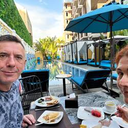 Tolles Frühstück an Pool