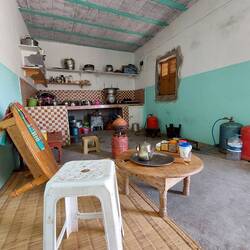 Hier wurde ich geberbert. Ein Einheimischer lud mich und 5 Arbeiter zum Mittagessen ein.