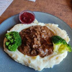 Renntiergulasch mit Kartoffelbrei