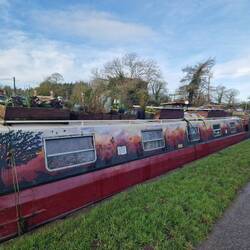 We liked the paintings on this boat. The other side was similar but in blue hues.