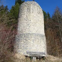 Schöner Pausenplatz am Wartturm oberhalb von Hausen