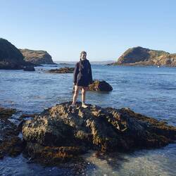 Die Wanderin über dem Meer? - Caspar David Friedrich?