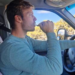 Zeit sparen durch Zähneputzen im Auto hat nicht gereicht...😉