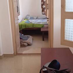 Mon nouveau logement. Très indien, un peu difficile question hygiène. Le temps de s'adapter....