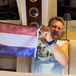 nicht etwa die Flagge von Frankreich, sondern...? kleiner Tipp: wir brauchen sie auch bald..😀