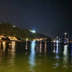 irgendwo im Ankerfeld wartet Vitila auf uns... 😊