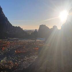 Baden ist schwierig, aber die ankommen Wellen bringen die...