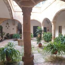 in ein paar Innenhöfe konnte man dann doch schauen