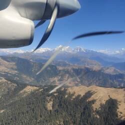 Un géant dans le fond à droite?