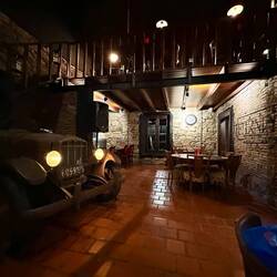 Musikrestaurant, gute Deko, aber Essen eher zweitklassig