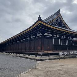Die längste Holzhalle Japans.