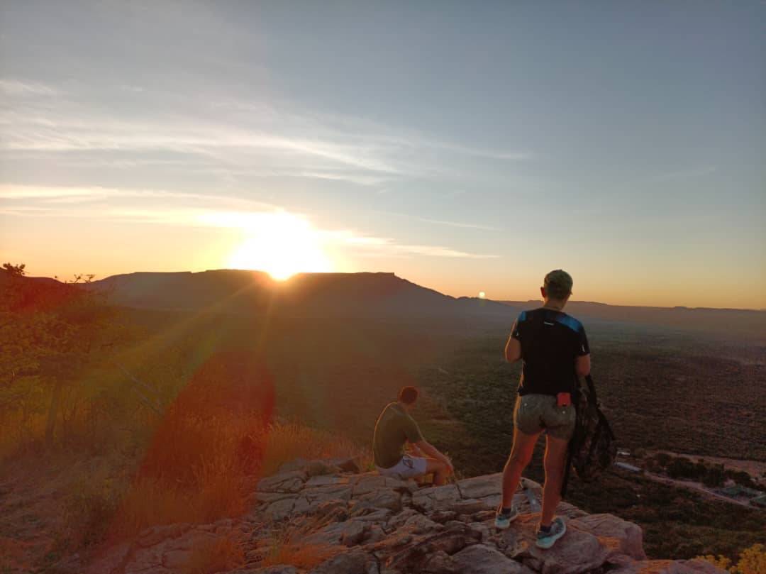 Sonnenaufgang auf dem Hügel