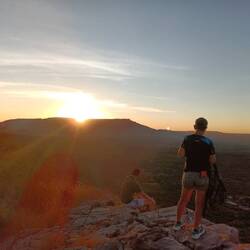 Sonnenaufgang auf dem Hügel
