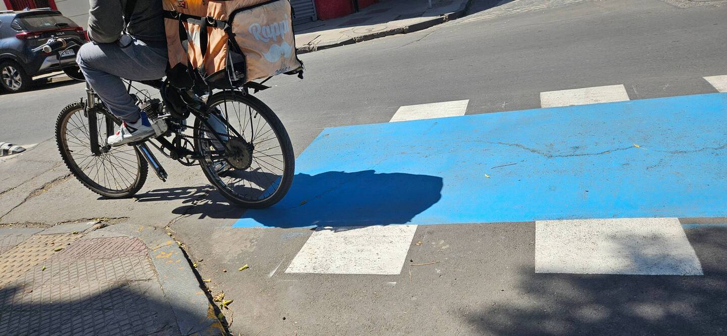 Έχει βάλει εξάτμιση στο ποδήλατο και το έχει κάνει παπάκι